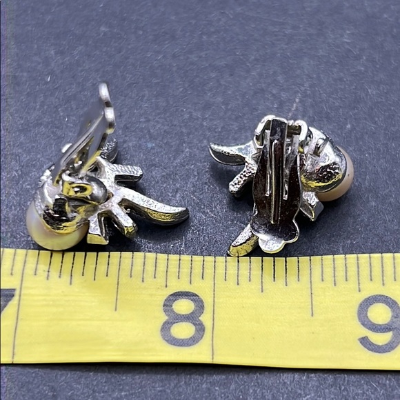 Vintage ART rhinestone faux pearl earrings - Picture 5 of 6